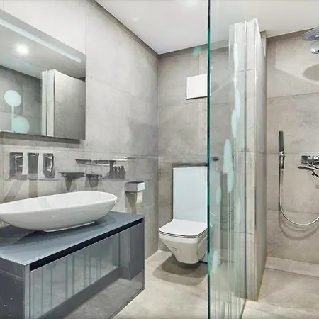 4 Apartment *