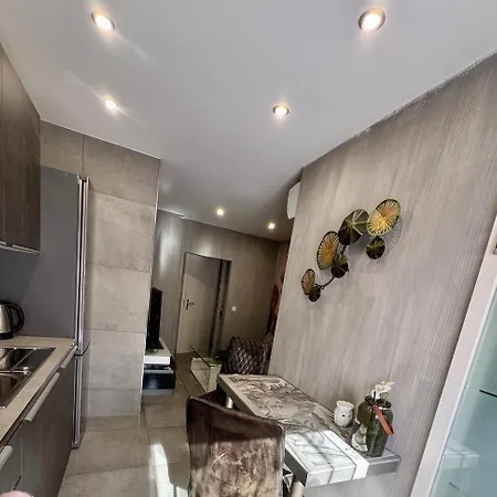 4 Apartment *